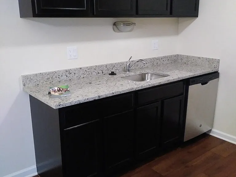 Lakeside Village Apartments — Photo 149