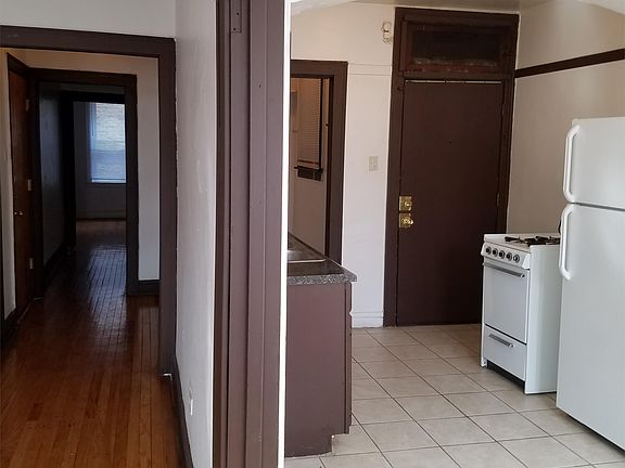 3rd image of 1638 W 82nd St #1