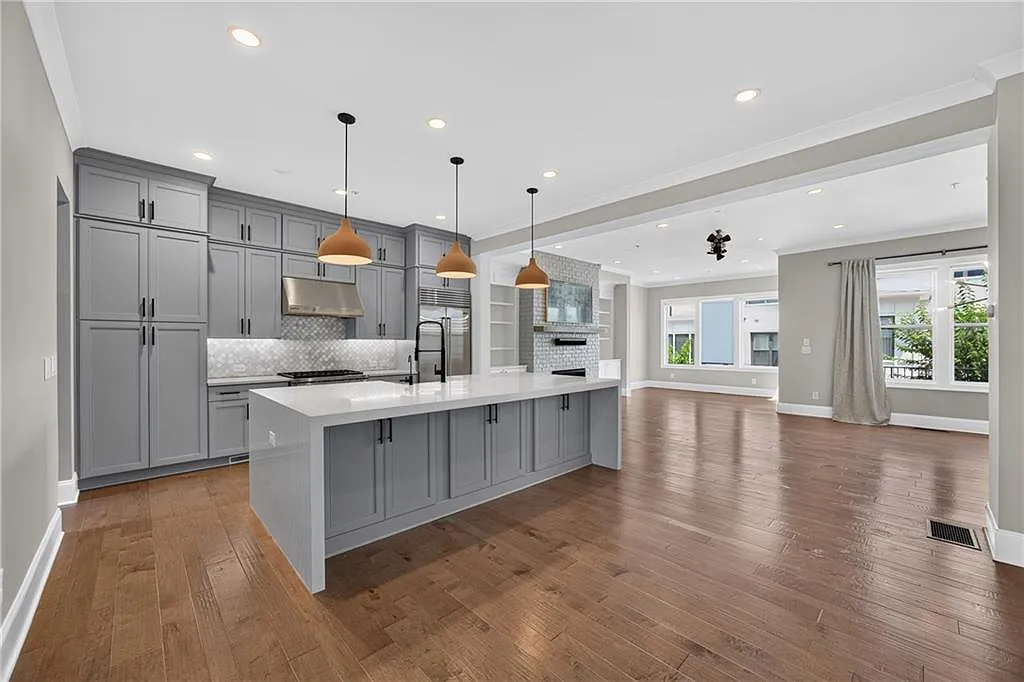 4 bed, 4.5 bath, 3259 sqft, $8,000 — Photo 1