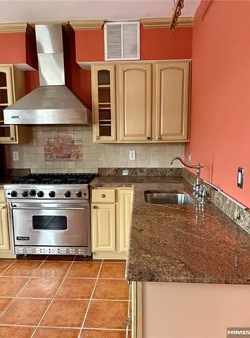 266 Livingston Ave #2 — Photo 4