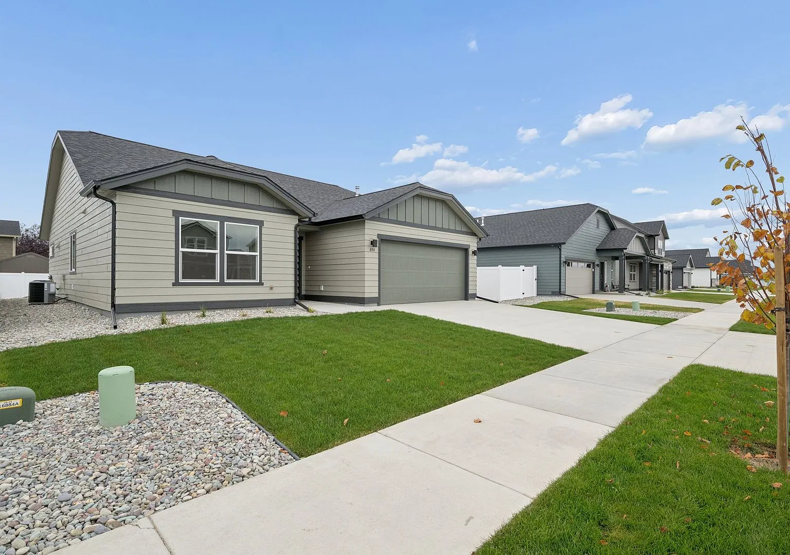 Brand-New 3 Bedroom Home with Spacious Open Floor Plan - $2900/month — Photo 3