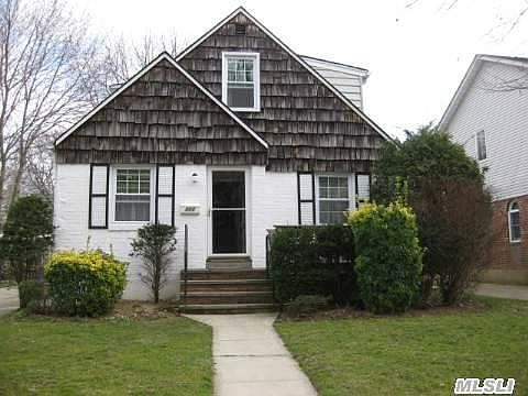 1st image of 111 Maple Dr W
