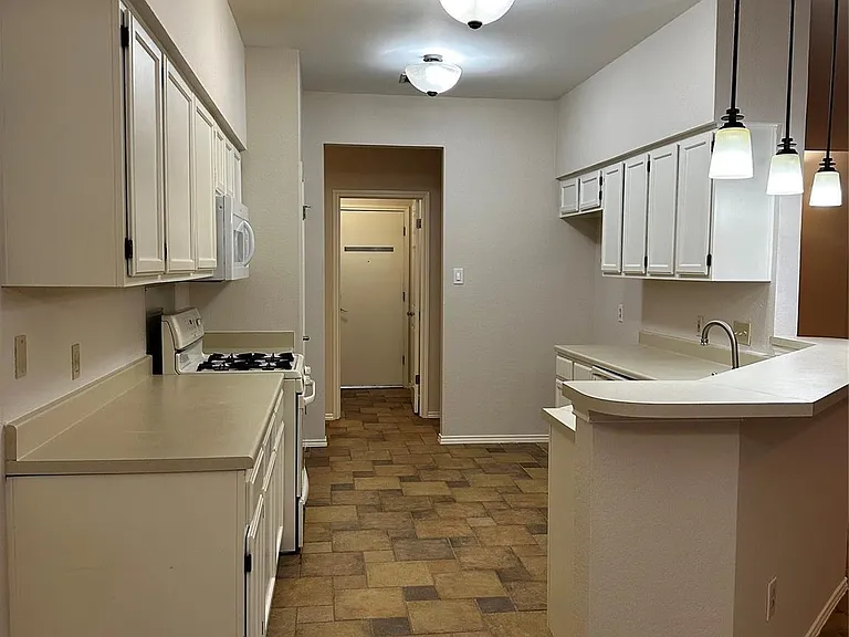 8007 Bounty Trl — Photo 12