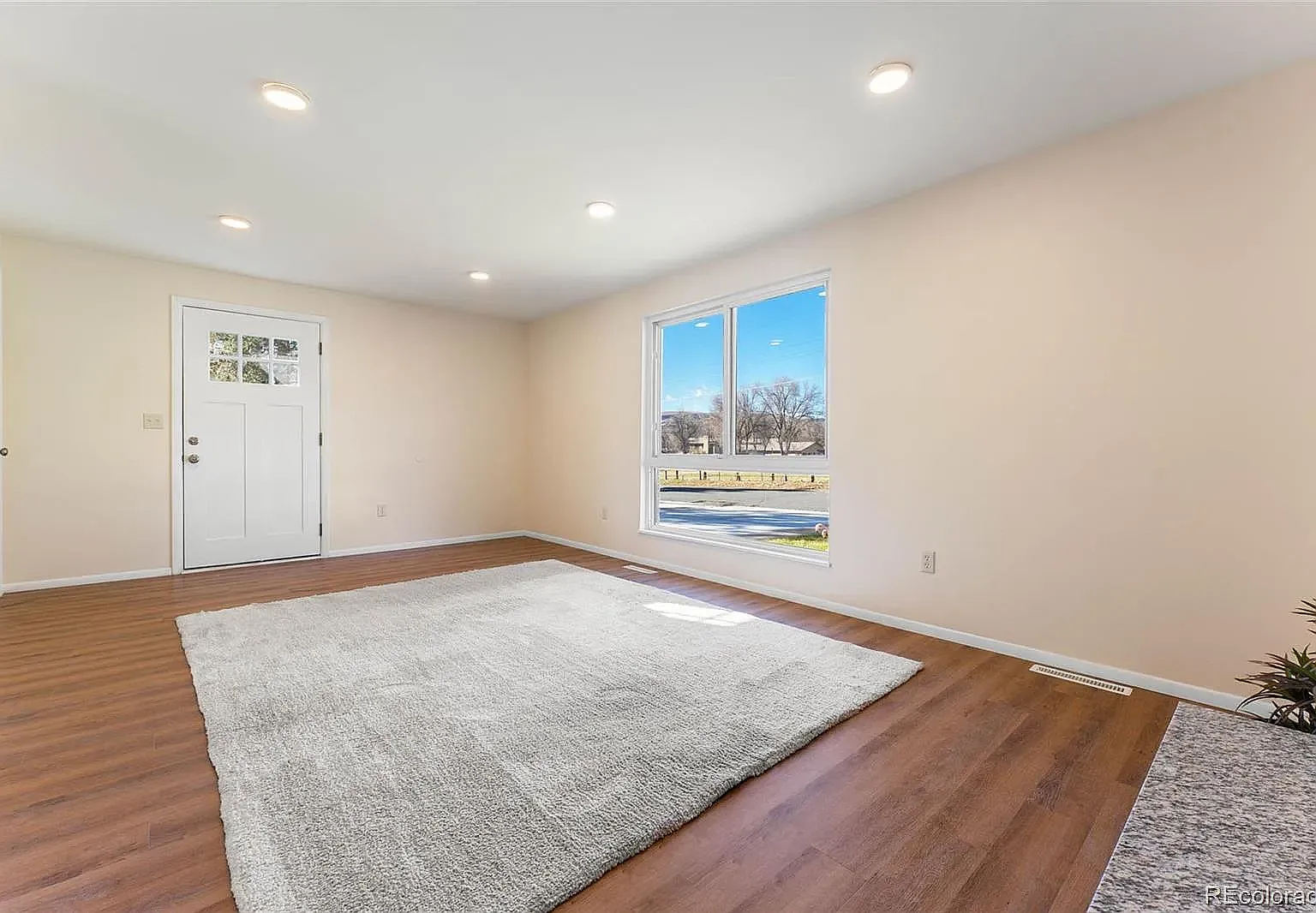 4 bed, 3.5 bath, 1986 sqft, $3,750 — Photo 3