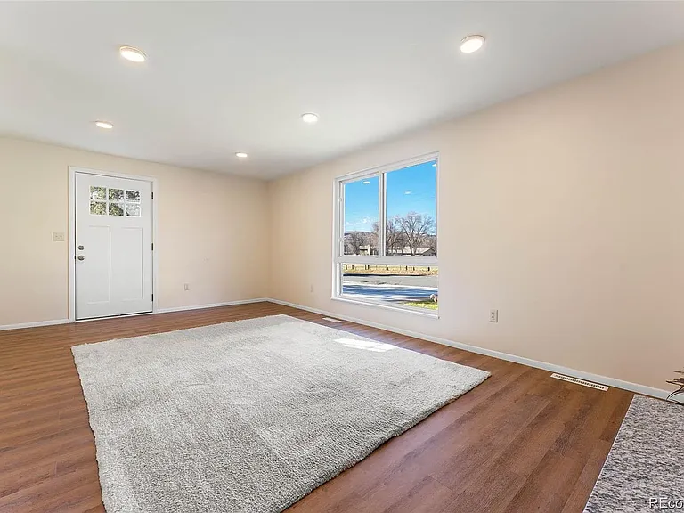 1358 Urban St — Photo 3