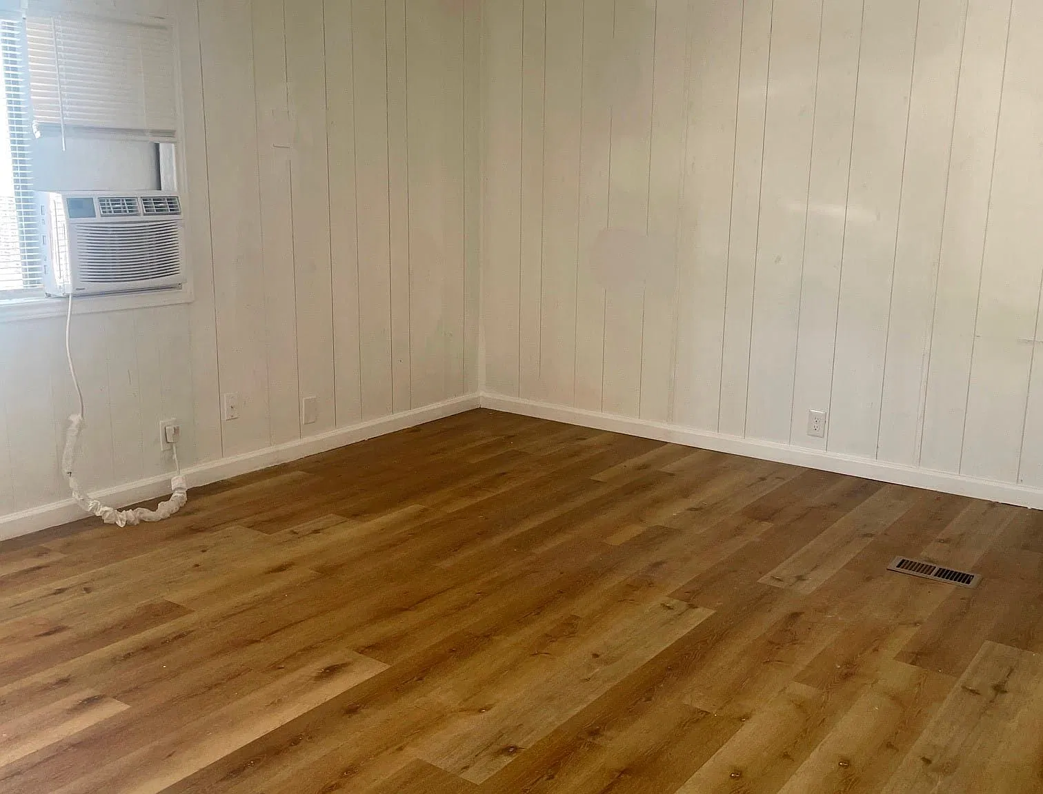 3 bed, 2.0 bath, 988 sqft, $1,300 — Photo 2
