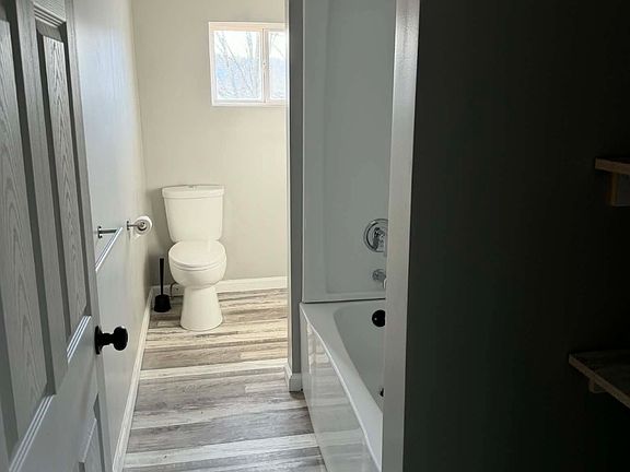 3rd image of 624 Grant St #624