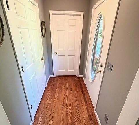 4th image of 912 Redwood Ln
