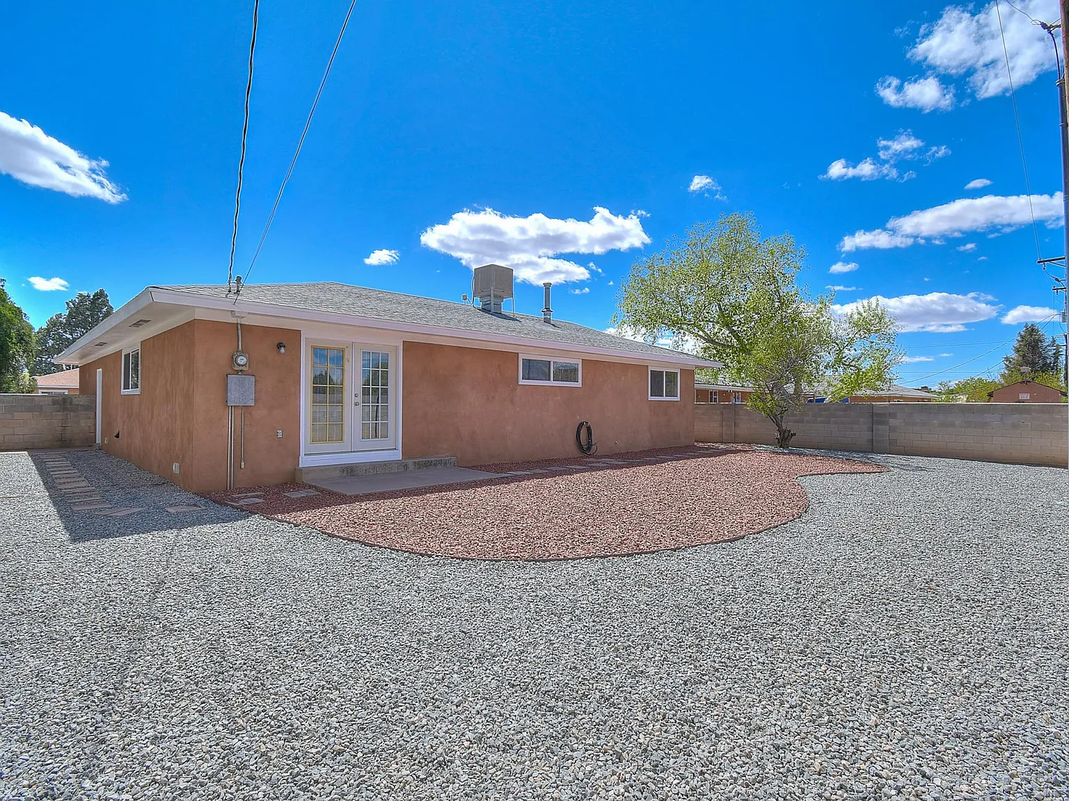 3 bed, 1.5 bath, 1350 sqft, $1,800 — Photo 3