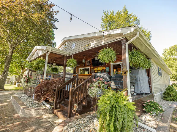 74 Lucky Dr, Coldwater, MI 49036