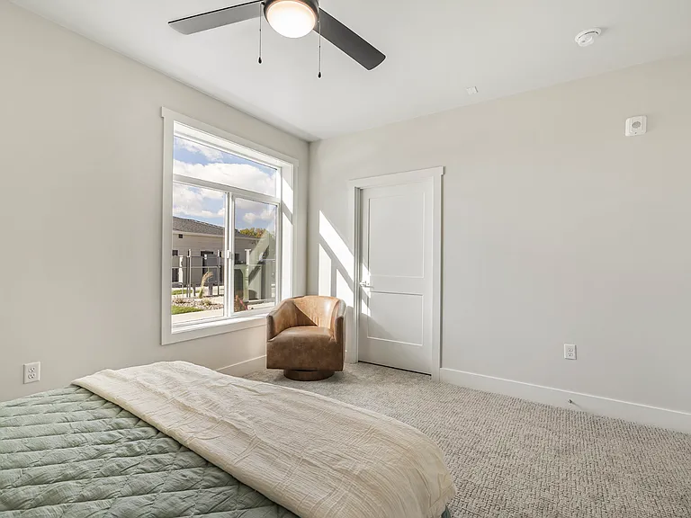 Lincoln Crossing Apts — Photo 14