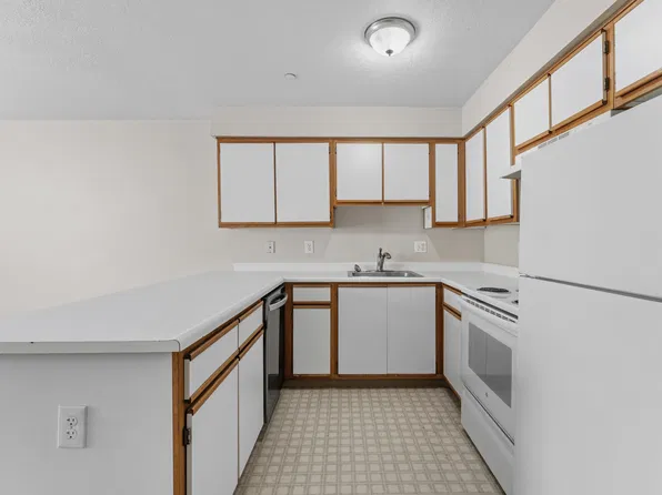 621 NE Kane Dr APT 103, Gresham, OR 97030