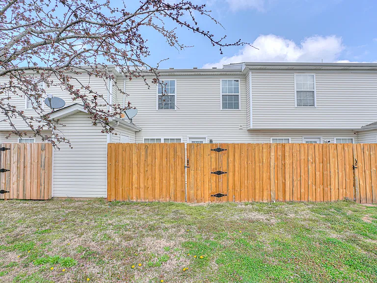 415 Arapaho Dr — Photo 14