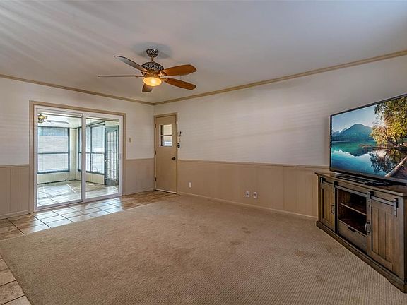 4th image of 1110 Yorkshire Dr