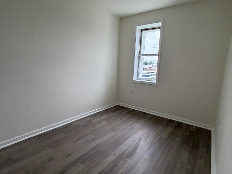 6125 Glenmore Ave #2 — Photo 11