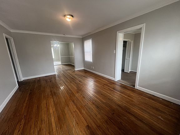 Living room/entrance