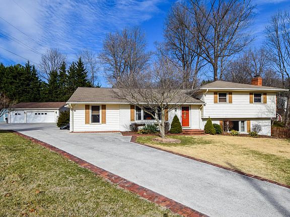2nd image of 3229 Hartley Cir