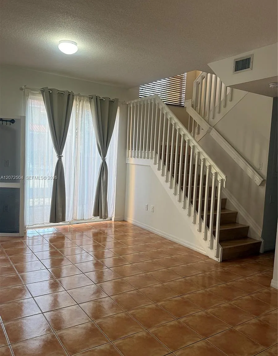 Hampton Isles Condo — Photo 4