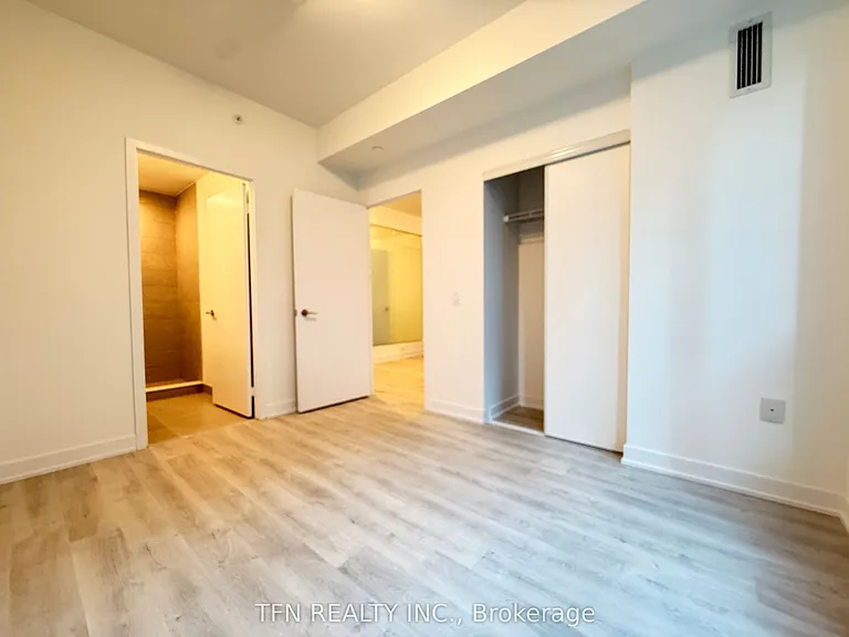 15 Richardson St #727 — Photo 5