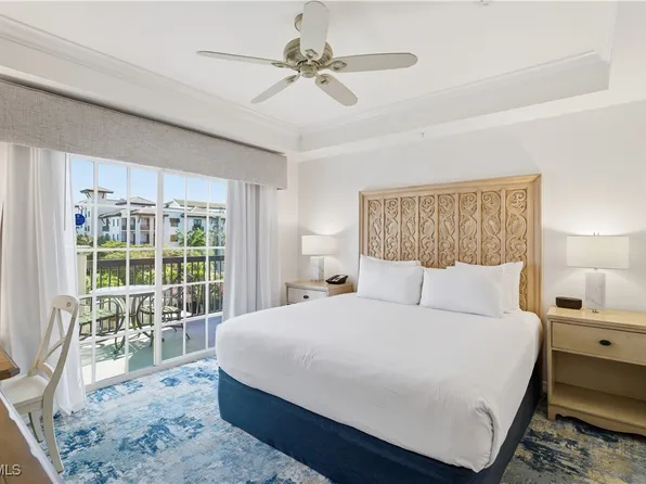 221 9th St S #403, Naples, FL 34102