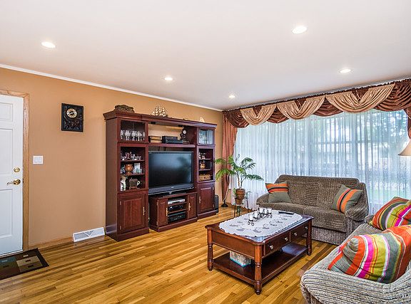 4th image of 1310 S Dunton Ave