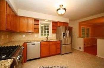 3rd image of 3215 N Columbus St