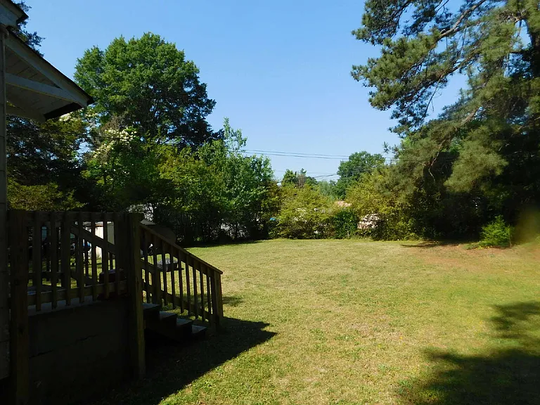 718 Yorkshire Dr — Photo 4