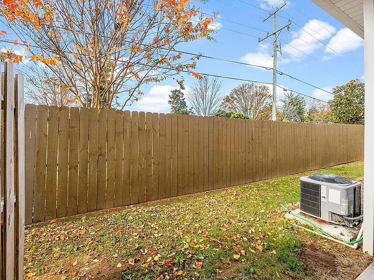 4 Sabine Leaf Ct — Photo 26