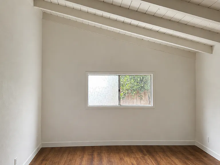 2132 Cedar Ave — Photo 10