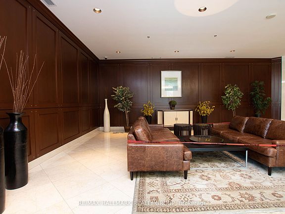 2nd image of 200 Rideau St #207