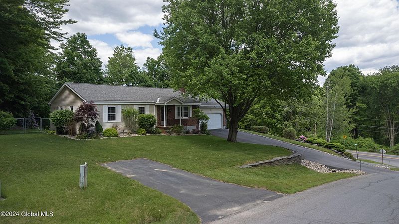 3rd image of 106 Wesskum Woods Road