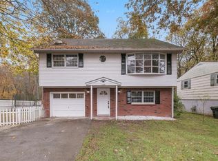 12 Forest Dr, Greenwood Lake, NY 10925