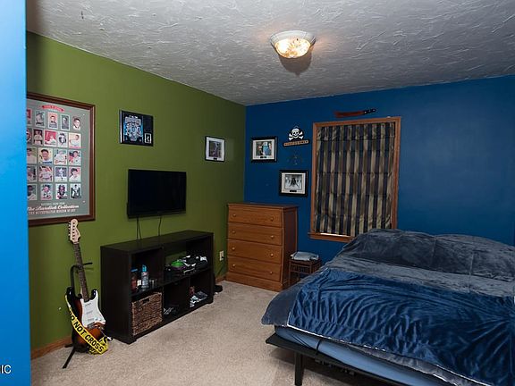 2nd image of 42542 15th Ave