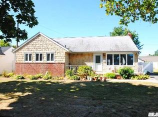 762 Preston Rd, East Meadow, NY 11554