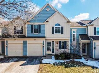 207 Shadybrook Ln, Aurora, IL 60504