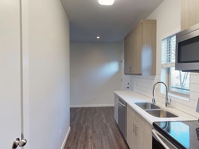 1298 Meade St — Photo 5