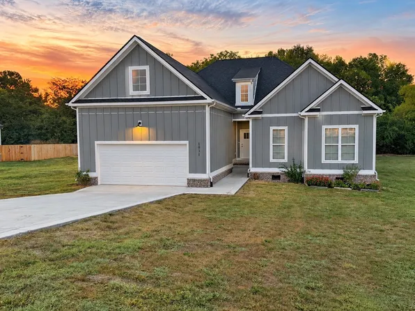 1031 Northside Cir, Dickson, TN 37055