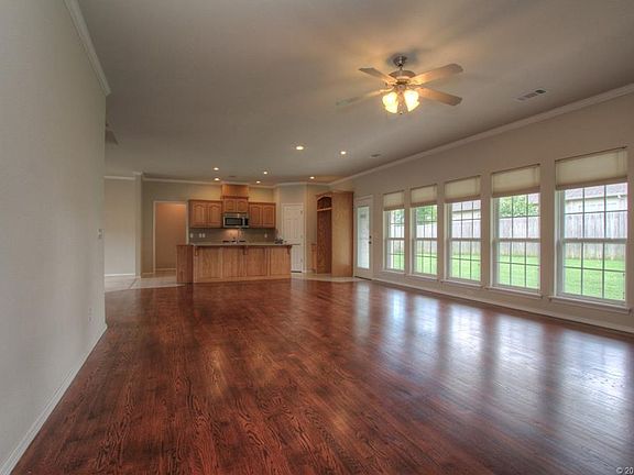 5th image of 6405 E Fort Worth St