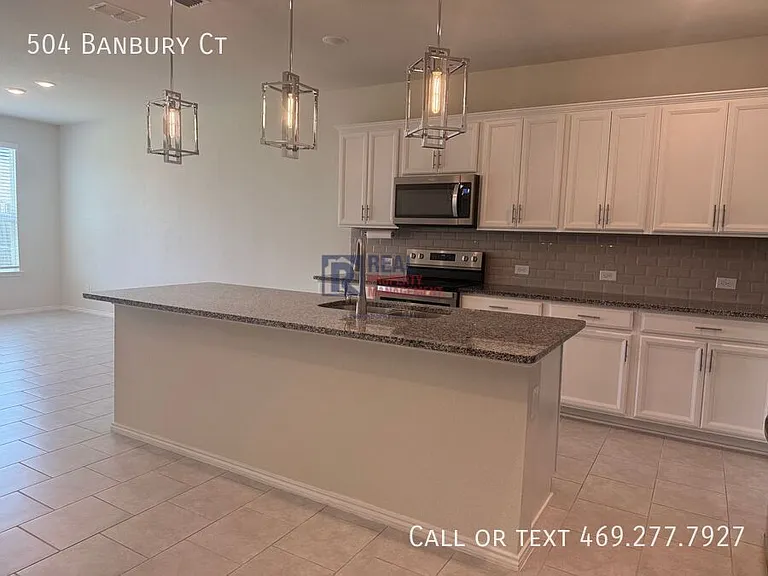 504 Banbury Ct — Photo 8