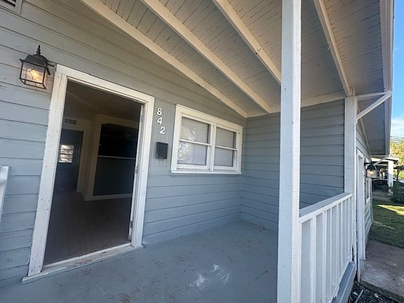 4th image of 842 S La Salle Dr
