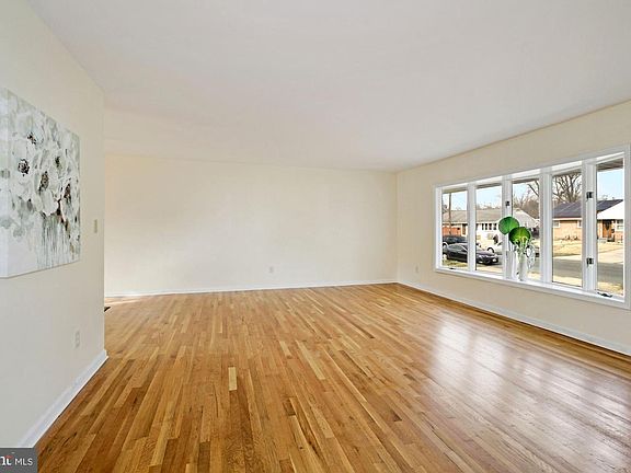 4th image of 4204 Independence St