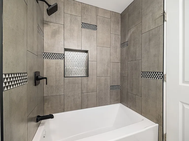 16752 Artesian Ave — Photo 12