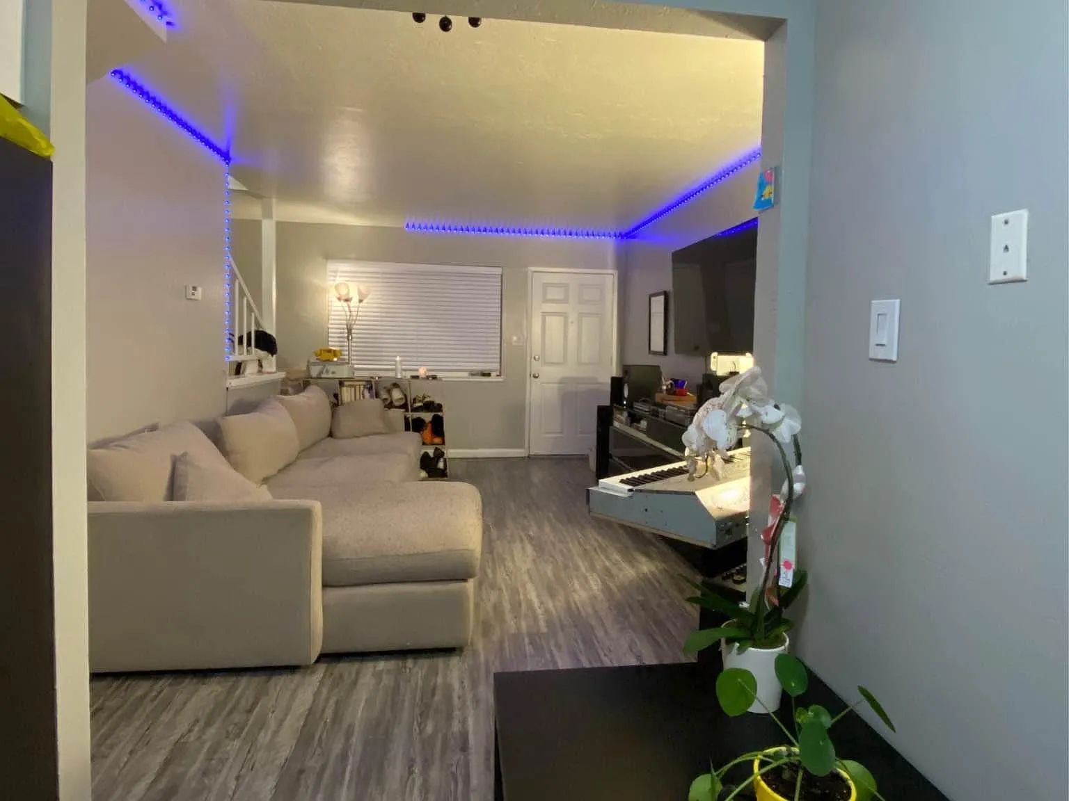 2 bed, 825 sqft, $2,045 — Photo 2