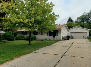 1107 N Hayes St, Harvard, IL 60033
