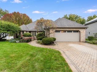 187 Hawkins Cir, Wheaton, IL 60189