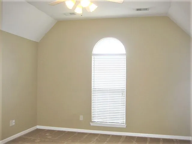 103 Oak Ct — Photo 6