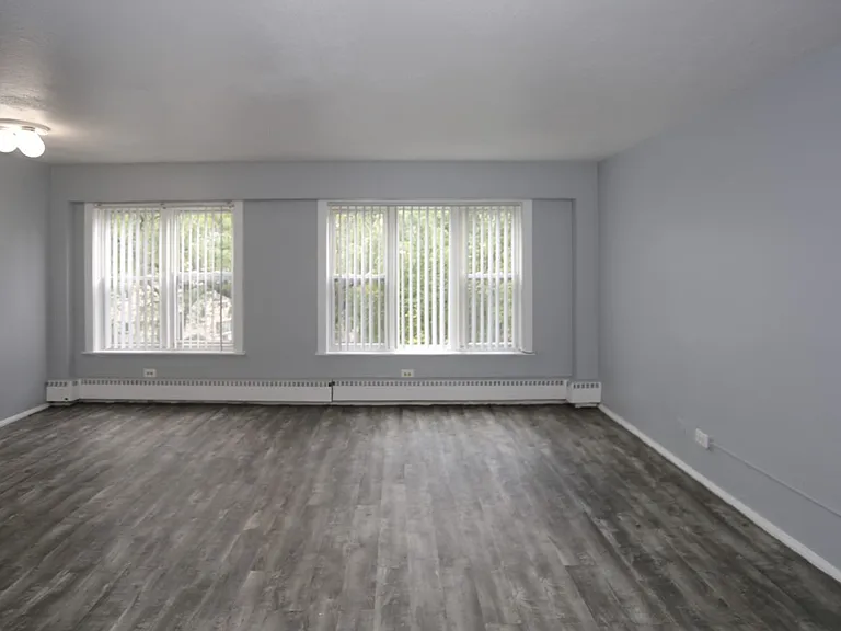 7333 Ridge — Photo 9
