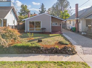 5904 SE Bush St, Portland, OR 97206