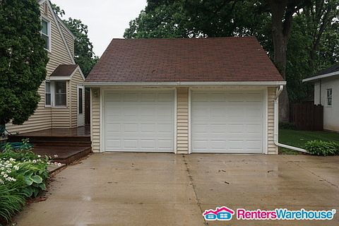 3rd image of 7424 Fremont Ave S