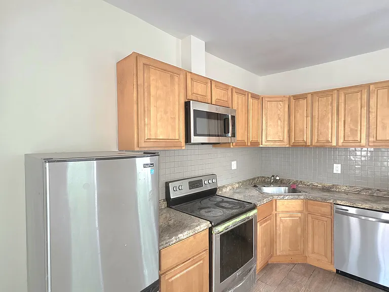 5252 Spruce St #1 — Photo 2